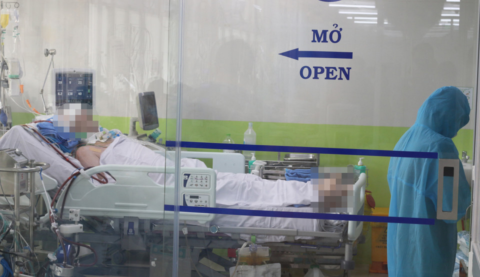 Bệnh nhân 91 (43 tuổi, phi công người Anh) được điều trị tích cực tại Bệnh viện Chợ Rẫy Thành phố Hồ Chí Minh. (Ảnh: TTXVN phát)