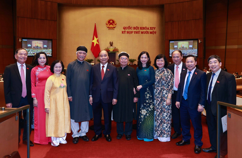 Chủ tịch nước Nguyễn Xuân Phúc và các đại biểu. (Ảnh: Thống Nhất/TTXVN) 