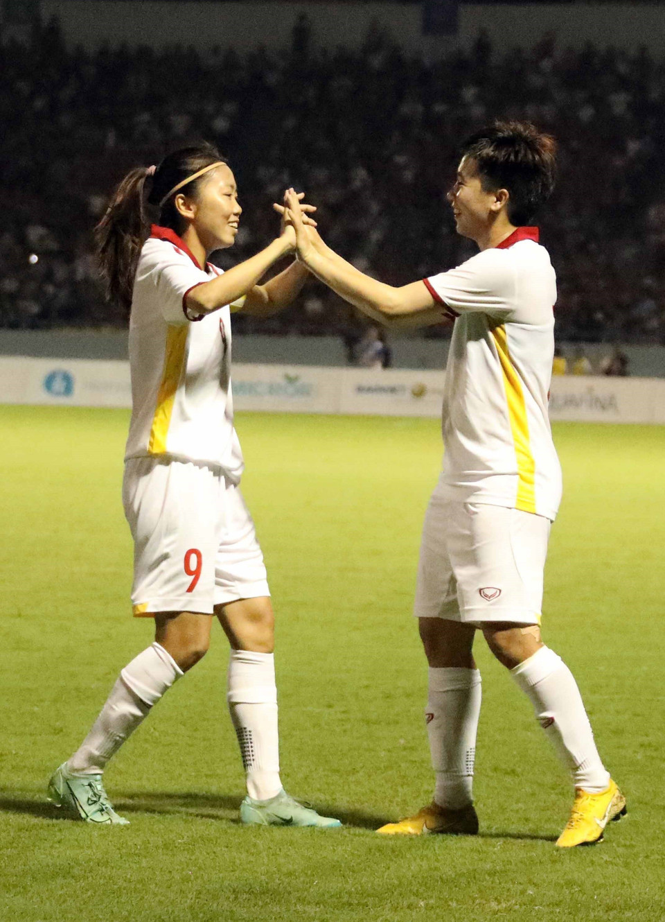 Huỳnh Như và các đồng đội đã có một kỳ Đại hội thành công. (Ảnh: TTXVN)