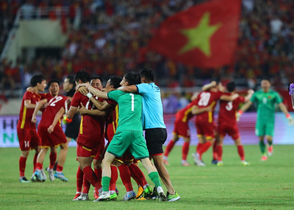 Các cầu thủ đội tuyển U23 Việt Nam ăn mừng chiến thắng sau chiến thắng 1-0 trước U23 Thái Lan trong trận chung kết. (Ảnh: TTXVN)