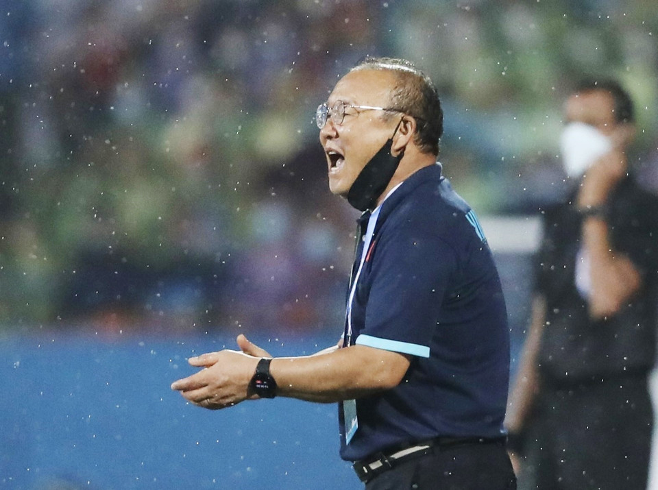 HLV Park Hang-seo xuất sắc dẫn dắt đội tuyển bóng đá nam U23 Việt Nam bảo vệ thành công tấm huy chương Vàng tại SEA Games. (Ảnh: TTXVN)