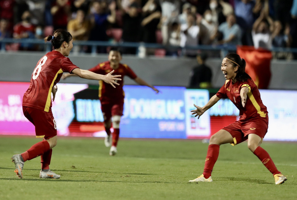 Đội trưởng Huỳnh Như luôn thể hiện bản lĩnh và phong độ chói sáng trong các trận đấu của đội tuyển bóng đá nữ Việt Nam. (Ảnh: TTXVN)