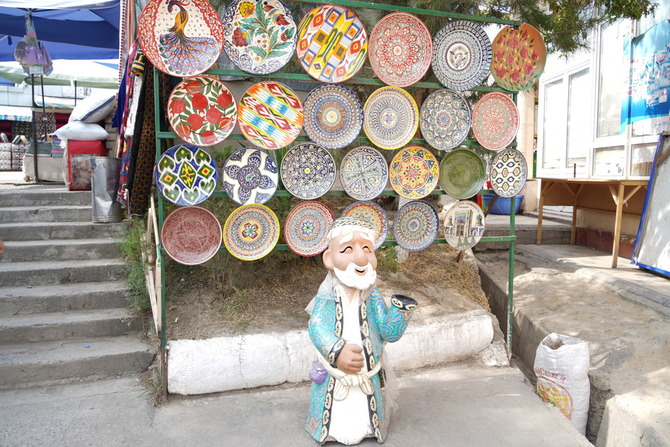 Ông già Babai, món đồ lưu niệm đặc trưng của Uzbekistan. (Ảnh: Duy Trinh/TTXVN)