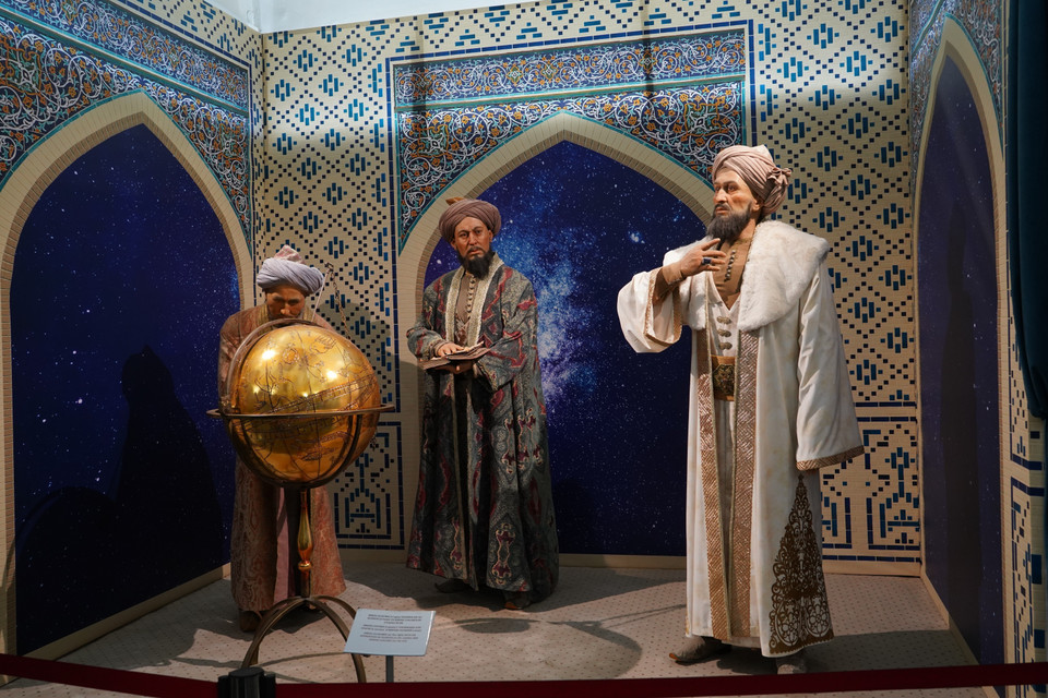 Bên trong Medrese (Đại học) Ulugbek - Medrece lâu đời nhất trên Quảng trường Registan (1417-1420), một trong những trung tâm khoa học chính ở phương Đông thời Trung cổ. (Ảnh: Duy Trinh/TTXVN)