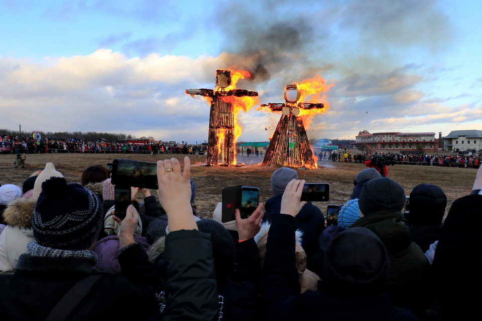 Lễ tiễn mùa Đông diễn ra tại Trung tâm văn hóa dân tộc Etnomir ở tỉnh Kaluga. (Ảnh: Trần Hiếu/TTXVN)