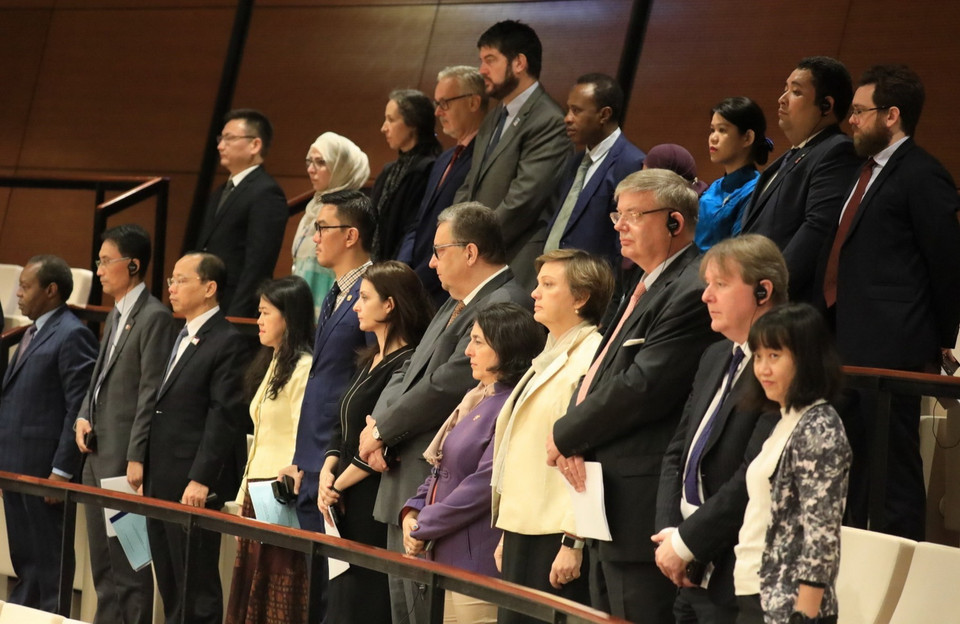 Trong ảnh: Các đại sứ, đại biện đại diện các nước, các tổ chức quốc tế dự phiên khai mạc Kỳ họp thứ 10, Quốc hội khóa XIV. (Ảnh: Văn Điệp/TTXVN)