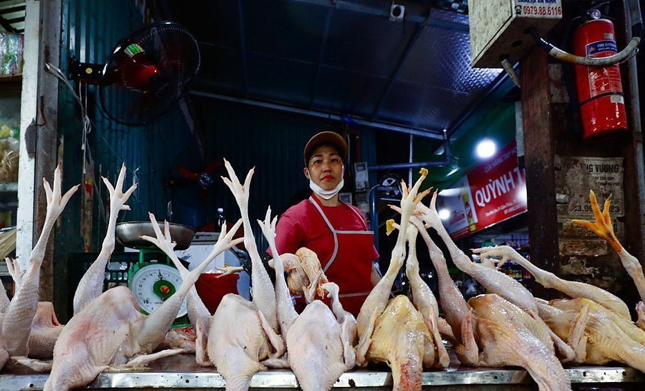 Ngoài hải sản, chợ Do cũng bán thực phẩm và nhu yếu phẩm khác phục vụ đời sống người dân. (Ảnh: Lâm Khánh/TTXVN)