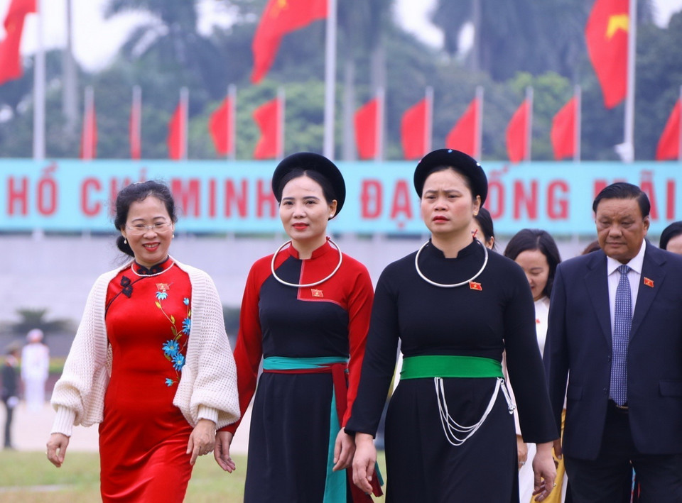 Đại biểu Quốc hội sang dự phiên khai mạc kỳ họp tại Nhà Quốc hội. (Ảnh: Văn Điệp/TTXVN)