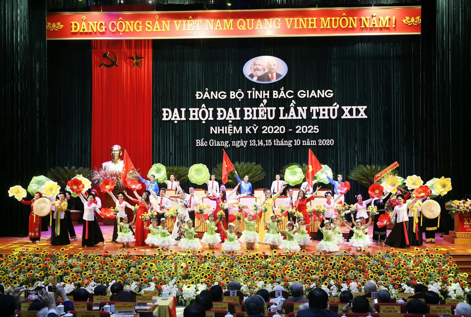 Văn nghệ chào mừng Đại hội. (Ảnh: Doãn Tấn/TTXVN)