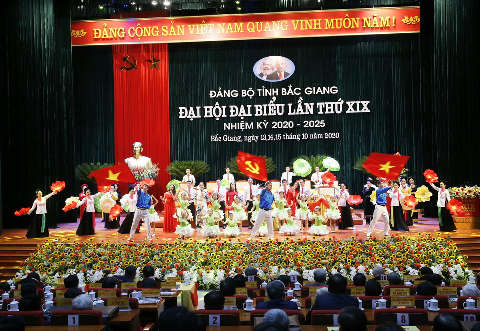 Tiết mục văn nghệ chào mừng Đại hội. (Ảnh: Doãn Tấn/TTXVN)