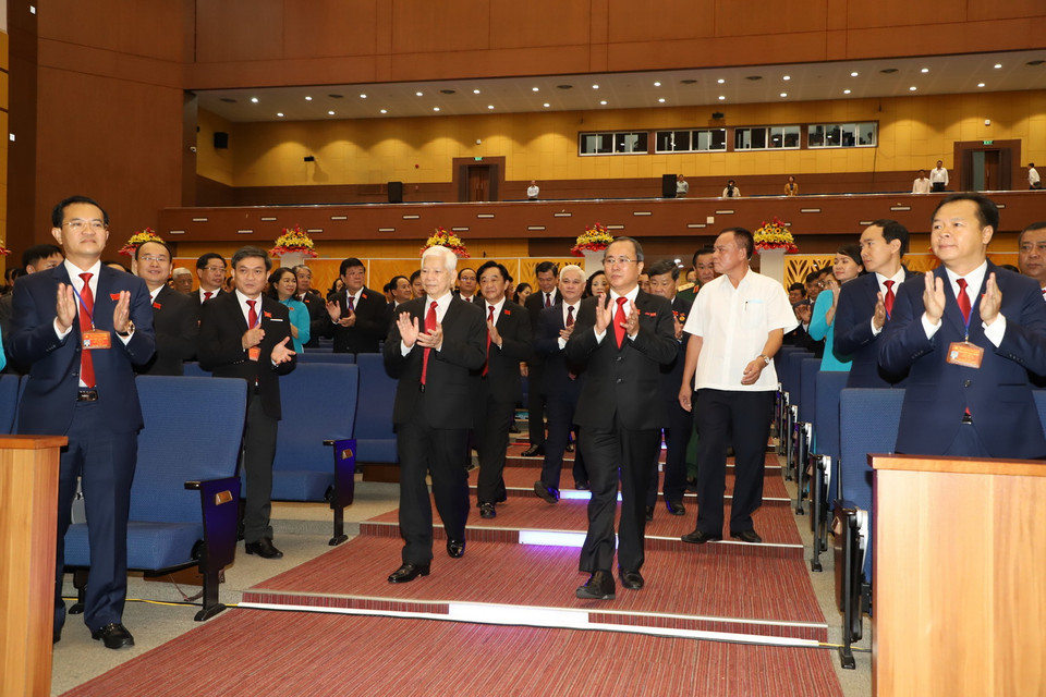 Nguyên Chủ tịch nước Nguyễn Minh Triết đến dự Đại hội Đảng bộ tỉnh Bình Dương lần thứ XI. (Ảnh: Dương Chí Tưởng/TTXVN)