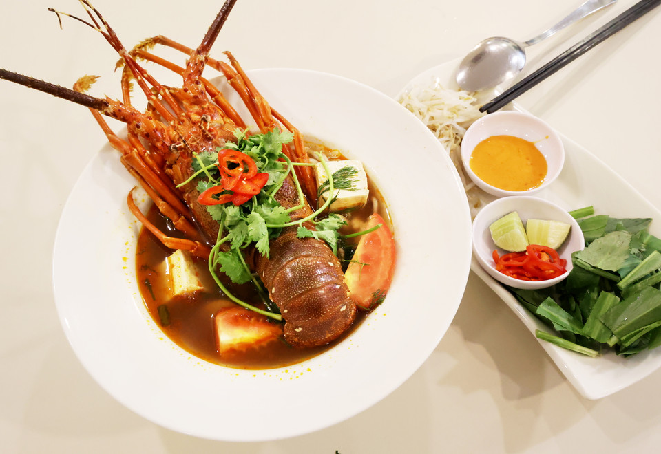 Món phở tôm hùm hấp dẫn với hương vị đặc biệt. (Ảnh: Hồng Đạt/TTXVN)