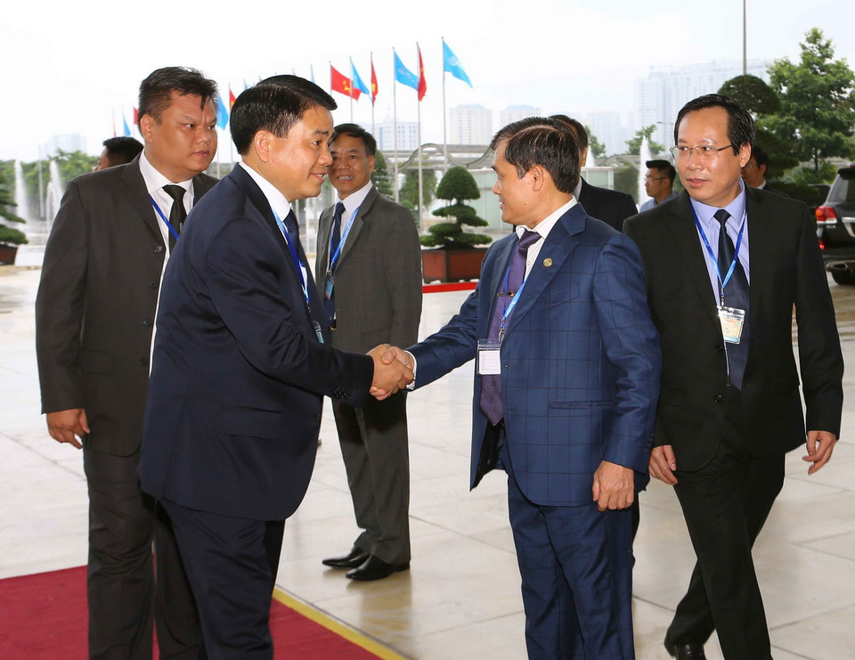 Chủ tịch Ủy ban Nhân dân thành phố Hà Nội Nguyễn Đức Chung (bên trái) đến dự Lễ khai mạc Đại hội ASOSAI 14. (Ảnh: TTXVN)