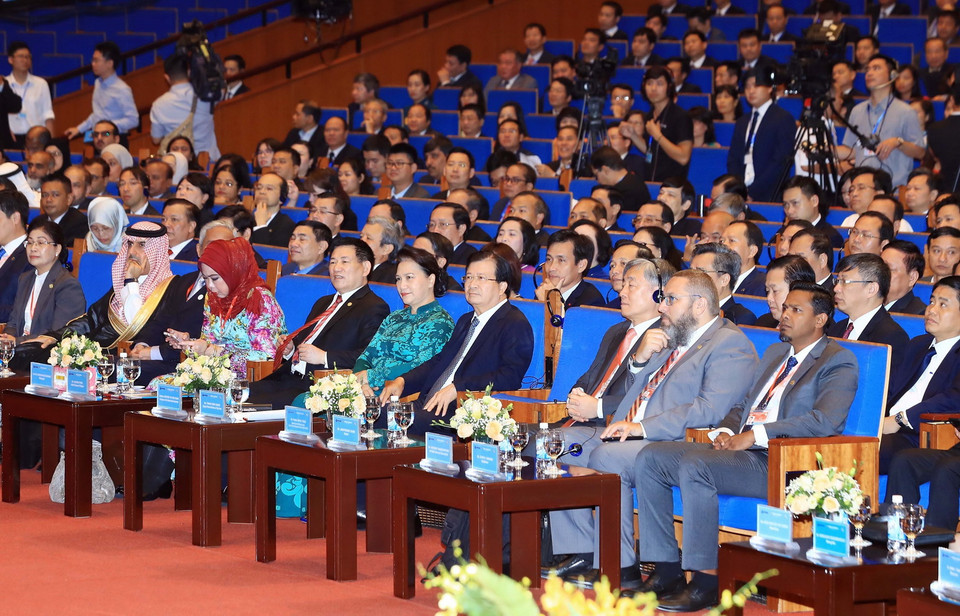 Chủ tịch Quốc hội Nguyễn Thị Kim Ngân, Phó Thủ tướng Chính phủ Trịnh Đình Dũng, Tổng Kiểm toán Nhà nước Hồ Đức Phớc và các đại biểu dự lễ khai mạc. (Ảnh: TTXVN)