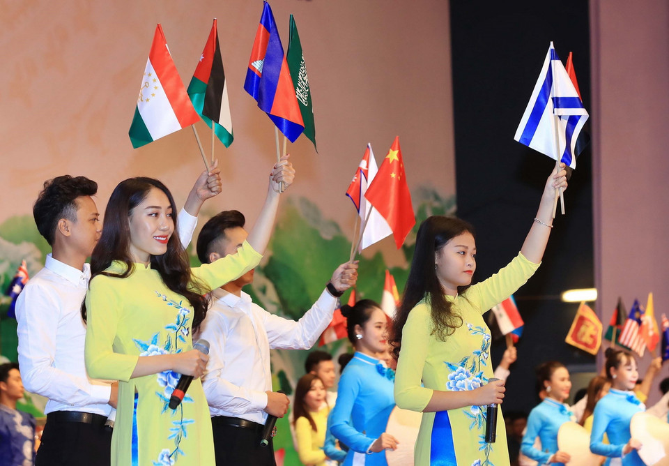 Tiết mục văn nghệ tại lễ khai mạc. (Ảnh: TTXVN)