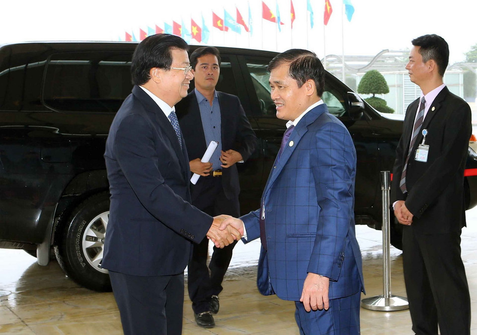 Phó Thủ tướng Chính phủ Trịnh Đình Dũng (bên trái) đến dự Lễ khai mạc Đại hội ASOSAI 14. (Ảnh: TTXVN)