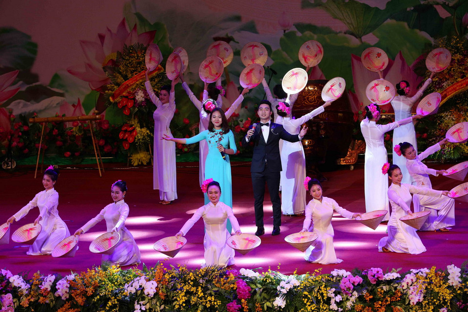 Tiết mục văn nghệ tại lễ khai mạc. (Ảnh: TTXVN)