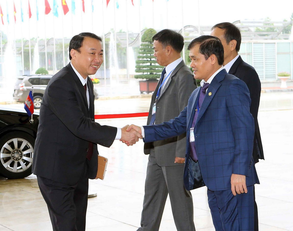 Phó Chủ tịch Ủy ban Nhân dân tỉnh Lạng Sơn Nguyễn Công Trưởng (bên trái) đến dự Lễ khai mạc Đại hội ASOSAI 14. (Ảnh: TTXVN)