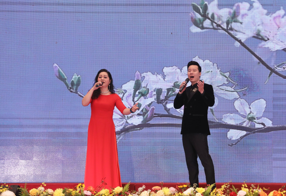 Chương trình văn nghệ tại buổi lễ. (Ảnh: Hoàng Hiếu/TTXVN)