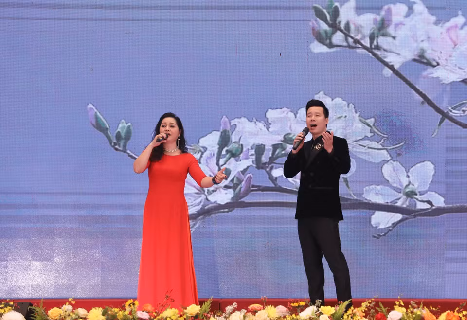 Chương trình văn nghệ tại buổi lễ. (Ảnh: Hoàng Hiếu/TTXVN)