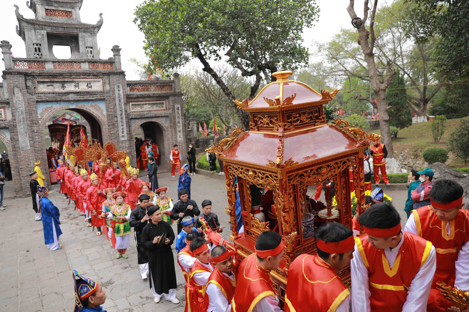 Rước kiệu trong ngày khai hội Cổ Loa. (Ảnh: Vũ Sinh/TTXVN)