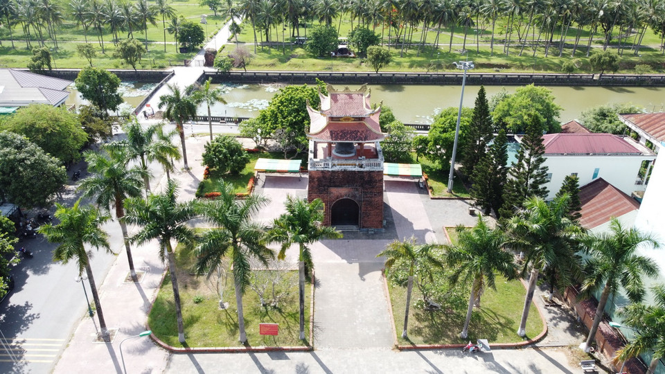  Tháp chuông Thành cổ được đánh vào các ngày lễ, ngày rằm… để tưởng nhớ hương hồn các Anh hùng, liệt sỹ đã hy sinh xương máu vì độc lập dân tộc. (Ảnh: Thanh Thủy/TTXVN)