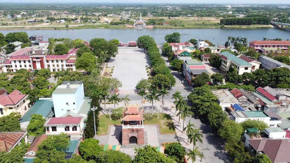  Tháp chuông Thành cổ và Quảng trường Giải phóng nhìn từ trên cao. (Ảnh: Thanh Thủy/TTXVN)