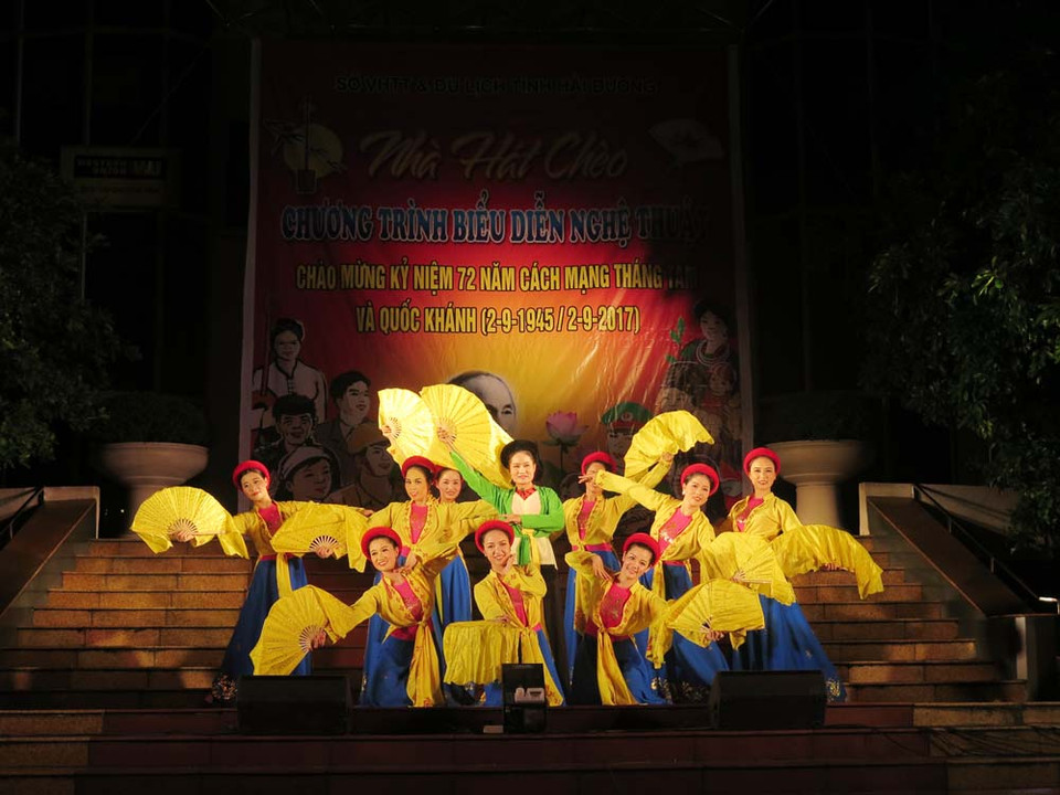 Tiết mục biểu diễn tại Quảng trường Độc lập (thành phố Hải Dương). (Ảnh: Mạnh Minh/TTXVN)