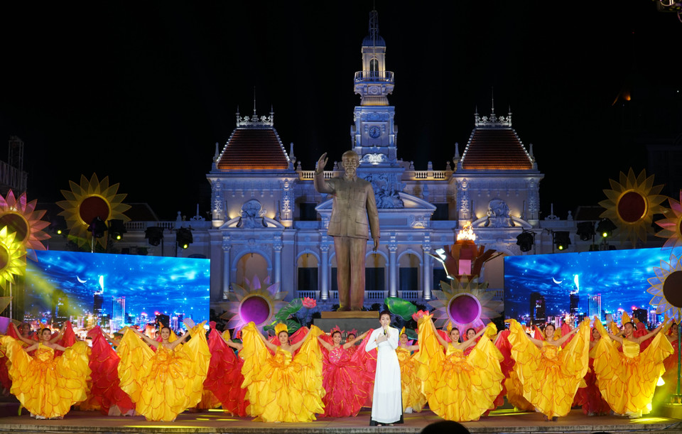 Tiết mục biểu diễn tại TP.HCM. (Ảnh: Phương Vy/TTXVN)