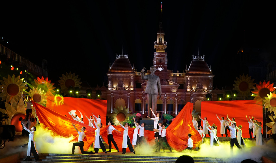 Tiết mục biểu diễn tại TP.HCM. (Ảnh: Phương Vy/TTXVN)