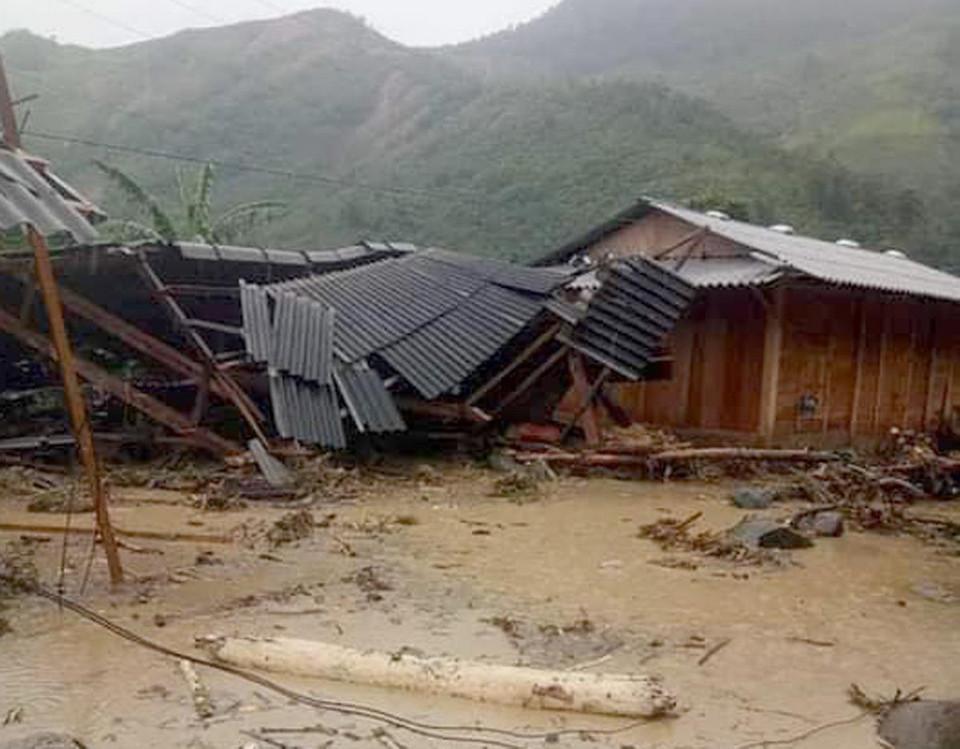 Nhà dân bị hư hỏng sau mưa lũ tại xã Na Mèo, huyện Quan Sơn, tỉnh Thanh Hóa. (Ảnh: TTXVN phát)