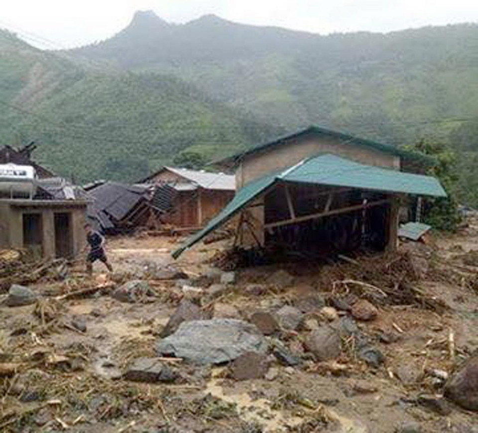 Mưa lũ gây thiệt hại nặng nề tại huyện Quan Sơn, tỉnh Thanh Hóa. (Ảnh: TTXVN phát)