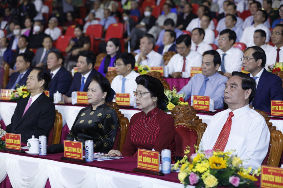 Các nguyên lãnh đạo Đảng, Nhà nước và đại diện gia đình Thủ tướng Võ Văn Kiệt tham dự buổi lễ. (Ảnh: Dương Giang/TTXVN)