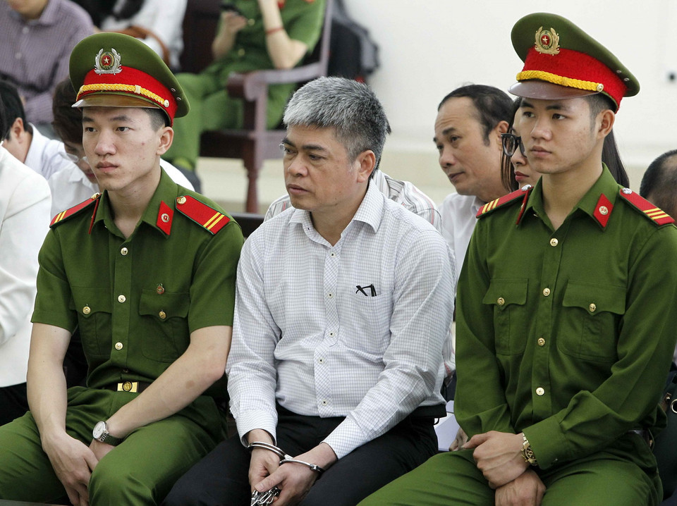 Bị cáo Nguyễn Xuân Sơn, cựu Tổng giám đốc Ngân hàng Thương mại cổ phần Đại Dương (Oceanbank) tại phiên tòa. (Ảnh: TTXVN)