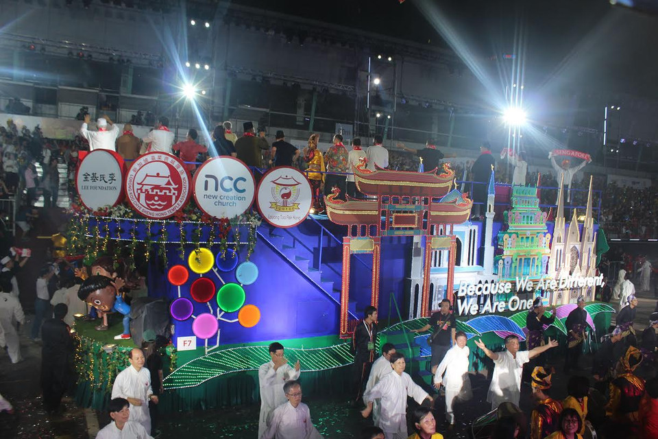 Khẩu hiệu 'Bởi vì chúng ta khác biệt, nên chúng ta là một' được nhấn mạnh tại lễ diễu hành.