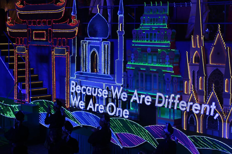 Khẩu hiệu 'Bởi vì chúng ta khác biệt, nên chúng ta là một' được nhấn mạnh tại lễ diễu hành.