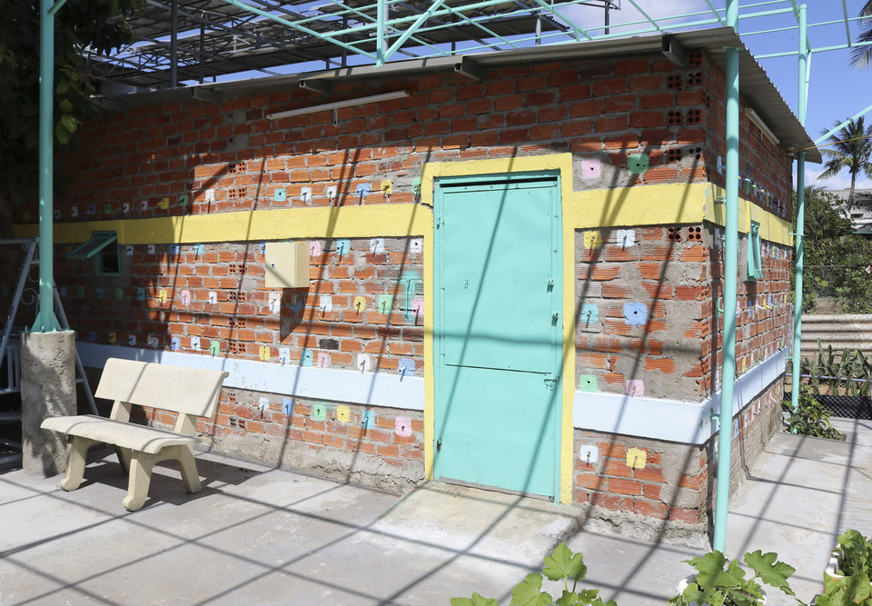 Nhà nuôi ong dú của anh Nguyễn Hữu Trực ở phường Bảo An, thành phố Phan Rang-Tháp Chàm. (Ảnh: Nguyễn Thành/TTXVN)