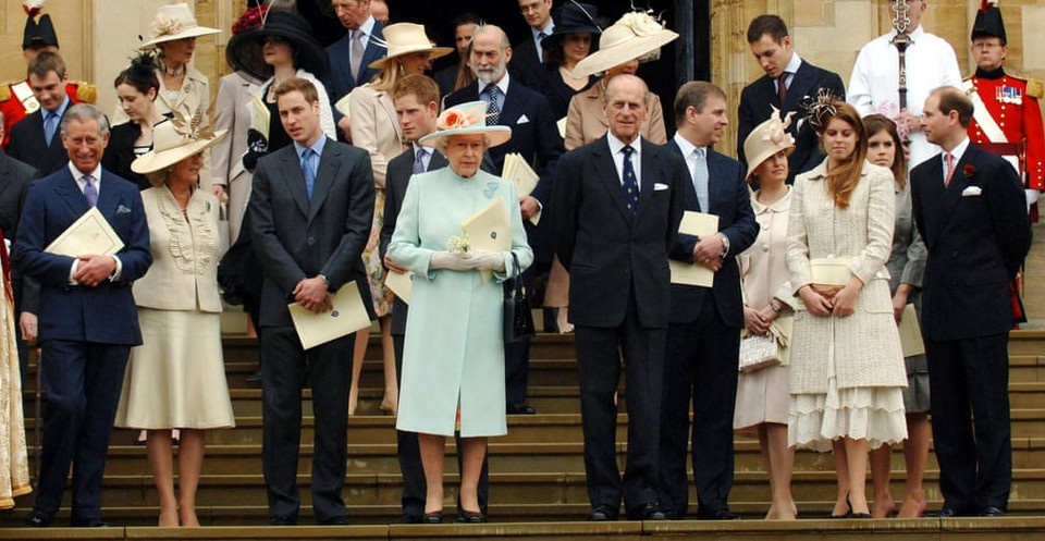 Năm 2006, Nữ hoàng Elizabeth II và Công tước xứ Edinburgh cùng các thành viên gia đình hoàng gia rời Nhà nguyện St George, Lâu đài Windsor, sau buổi lễ tạ ơn đặc biệt để đánh dấu sinh nhật lần thứ 80 của Nữ hoàng. (Nguồn: PA)