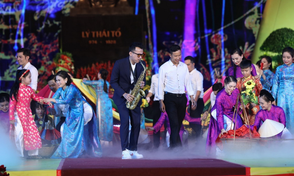 Tiết mục văn nghệ chào mừng kỷ niệm. (Ảnh: Danh Lam/TTXVN)