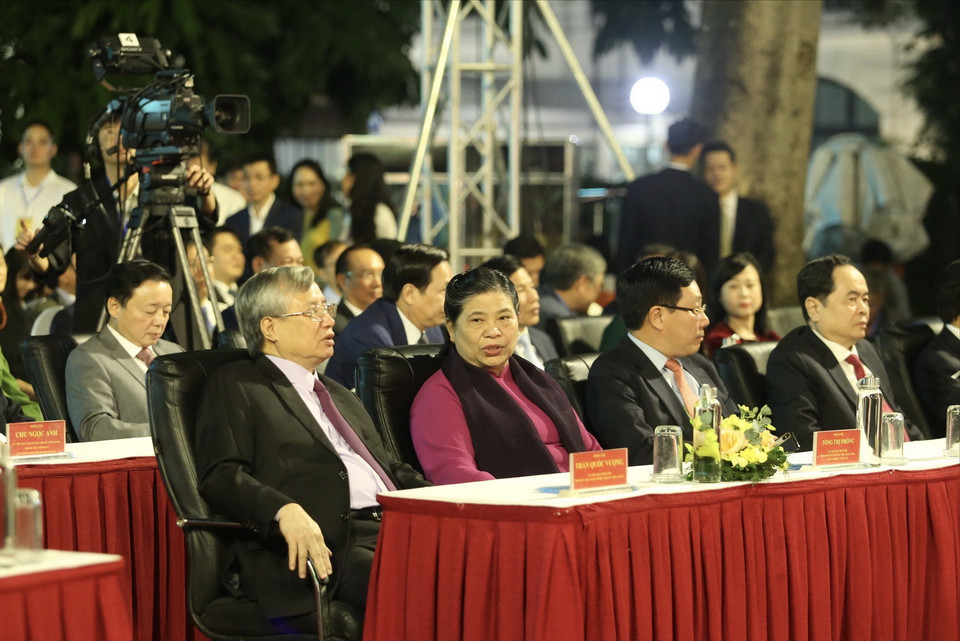 Các vị lãnh đạo Đảng, nhà nước dự Lễ kỷ niệm. (Ảnh: Hoàng Hiếu/TTXVN)