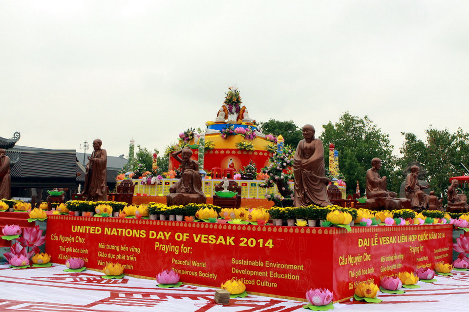 Chùa Bái Đính sẵn sàng cho ngày khai mạcVesak 2014. (Ảnh: Nguyễn Dân/TTXVN)
