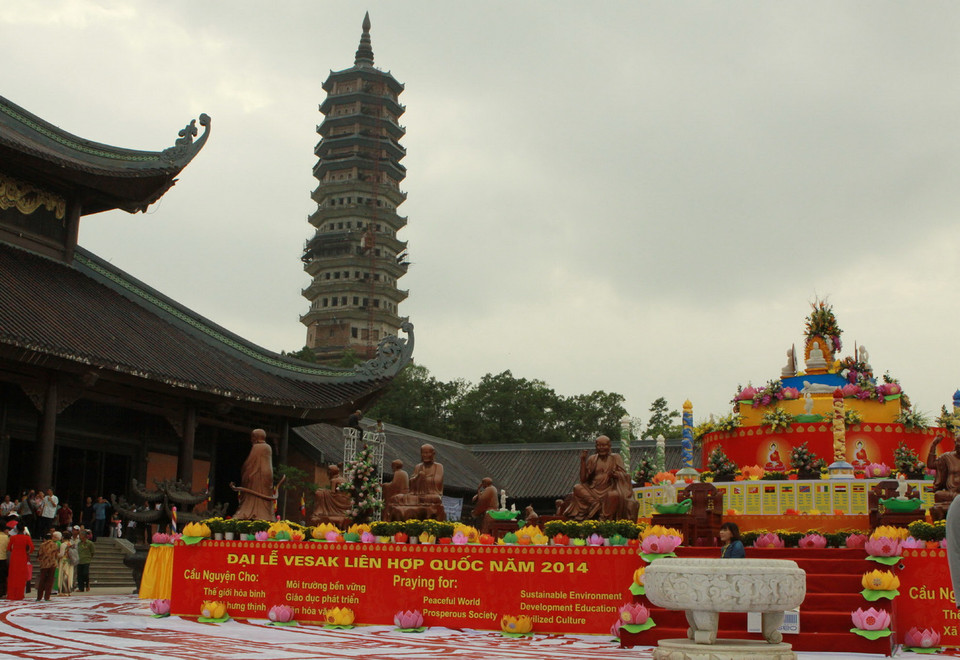Chùa Bái Đính sẵn sàng cho ngày khai mạcVesak 2014. (Ảnh: Nguyễn Dân/TTXVN)