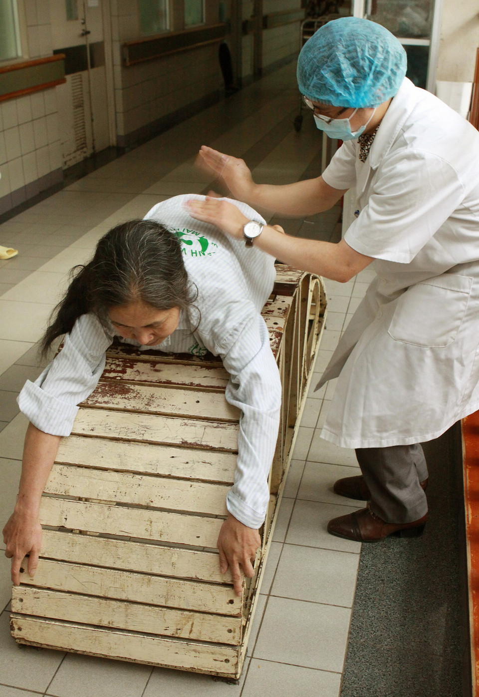 Bệnh nhân hen điều trị tại Trung tâm Hô hấp - Bệnh viện Bạch Mai. (Ảnh: Dương Ngọc/TTXVN)