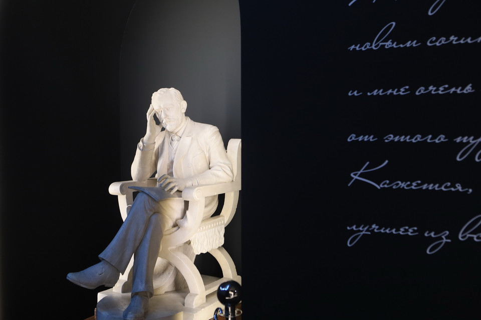  Tượng Piotr Tchaikovsky bên trong Bảo tàng âm nhạc Tchaikovsky ở thành phố Klin. (Ảnh: Trần Hiếu/TTXVN)