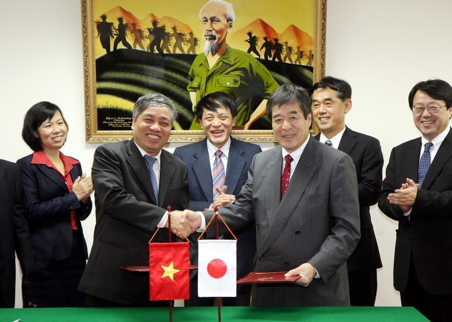 Ngày 22/11/2010, tại Hà Nội, Tổng Giám đốc TTXVN Trần Mai Hưởng làm việc với Đoàn đại biểu cấp cao Hãng Thông tấn Kyodo (Nhật Bản) do Chủ tịch Satoshi Ishikawa làm Trưởng đoàn nhân chuyến thăm và làm việc tại Việt Nam. (Ảnh: Nguyễn Dân/TTXVN)