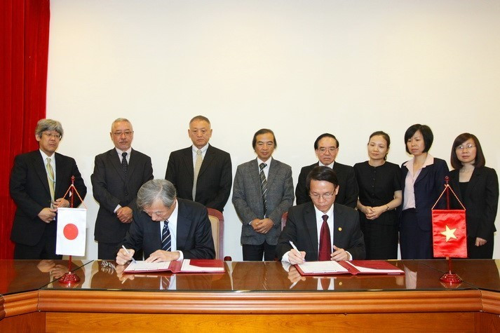 Ngày 4/11/2013, tại Hà Nội, Đoàn đại biểu Thông tấn xã Việt Nam do Tổng Giám đốc Nguyễn Đức Lợi làm trưởng đoàn hội đàm với Đoàn cấp cao Hãng Thông tấn Nhật Bản Kyodo do Chủ tịch Masaki Fukuyama làm trưởng đoàn. (Ảnh: Dương Giang/TTXVN)