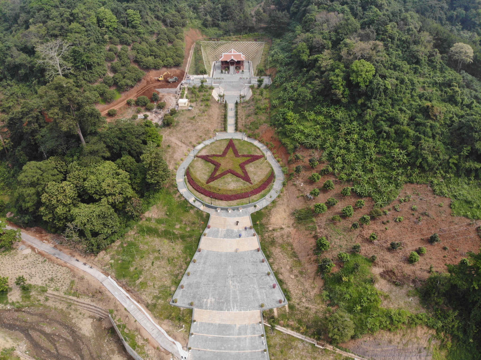 Toàn cảnh khu di tích đền thờ Đại tướng Võ Nguyên Giáp ở xã Gia Phù, huyện Phù Yên, tỉnh Sơn La, nhìn từ trên cao. (Ảnh: Nguyễn Cường/TTXVN)