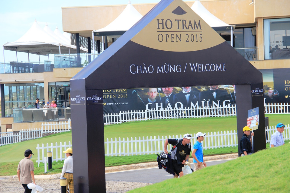 Theo Ban tổ chức, tổng giá trị giải thưởng lên tới 1,5 triệu USD. Giải golf đẳng cấp này được truyền hình trực tiếp tới hơn 125 nước trên thế giới. Tại Việt Nam, VTV và K+ cũng sẽ phát sóng trực tiếp. (Ảnh: Trần Long/Vietnam+)