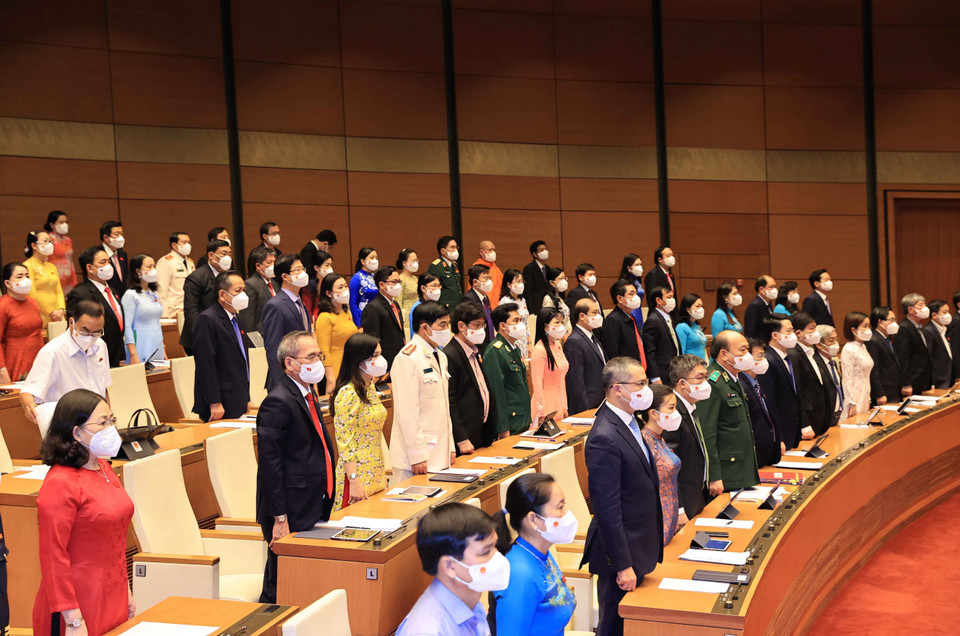 Các đại biểu Quốc hội chứng kiến Thủ tướng Phạm Minh Chính tuyên thệ nhậm chức. (Ảnh: Thống Nhất/TTXVN)