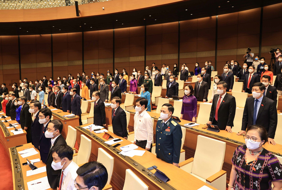 Các đại biểu Quốc hội chứng kiến Thủ tướng Phạm Minh Chính tuyên thệ nhậm chức. (Ảnh: Thống Nhất/TTXVN)